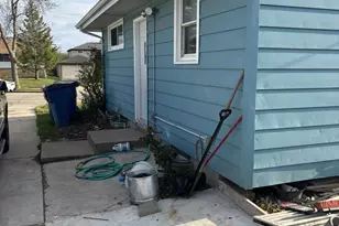 8210 W Winfield Ave, Milwaukee, WI 53218 - Photo 6