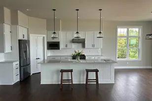 W253N5598 Cres Hl Dr, Sussex, WI 53089 - Photo 10