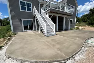 W253N5598 Cres Hl Dr, Sussex, WI 53089 - Photo 6