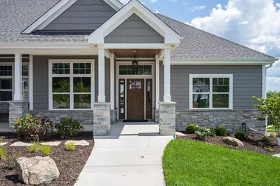 W253N5598  Crescent Hill Dr, Sussex, WI 53089 - Photo 2