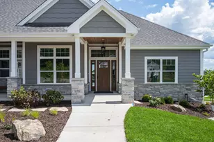 W253N5598 Cres Hl Dr, Sussex, WI 53089 - Photo 2