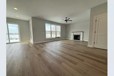 W215N4855  Kathleen Dr, Menomonee Falls, WI 53051 - Photo 6