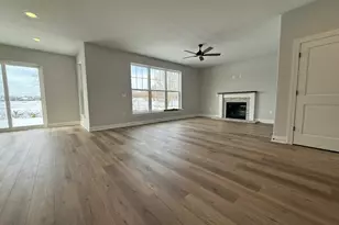 W215N4855 Kathleen Dr, Menomonee Falls, WI 53051 - Photo 6