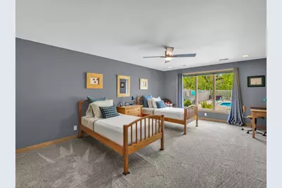 8  Lake Pointe Cir, Racine, WI 53402 - Photo 16