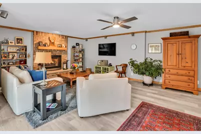 8  Lake Pointe Cir, Racine, WI 53402 - Photo 18