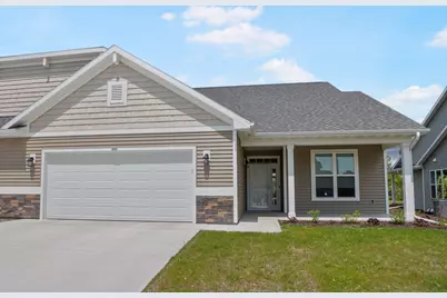 852  Stonecrop Dr, Hartford, WI 53027 - Photo 1