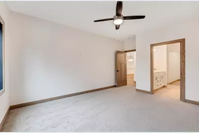 4051  Brooke Elizabeth Dr, Onalaska, WI 54650 - Photo 6