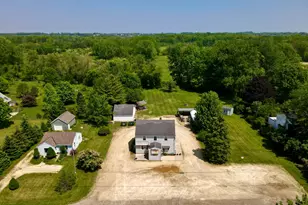 3172 N Riverside Dr, Saukville, WI 53080 - Photo 24