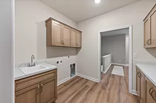 847 N Verona Cir, Grafton, WI 53024 - Photo 14