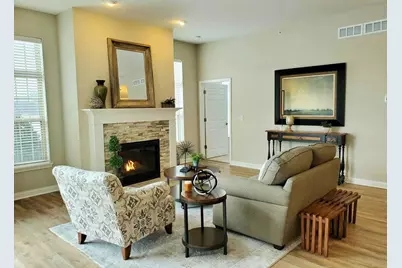 847 N Verona Cir #6, Grafton, WI 53024 - Photo 2