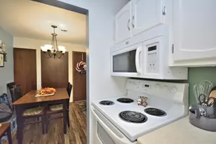 10464 W Whitnall Edge Dr, Franklin, WI 53132 - Photo 8