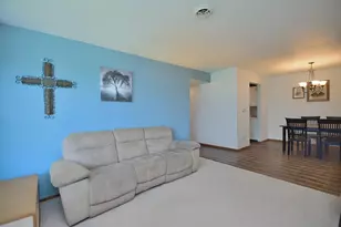 10464 W Whitnall Edge Dr, Franklin, WI 53132 - Photo 4