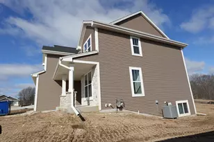 511 Woodside Ct, West Bend, WI 53095 - Photo 4