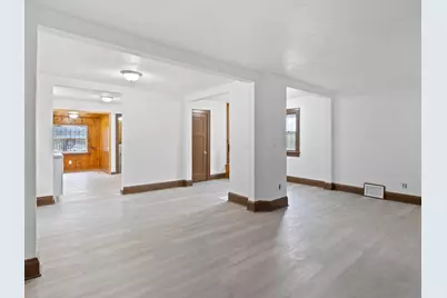 5751 N 38th St, Milwaukee, WI 53209 - Photo 10