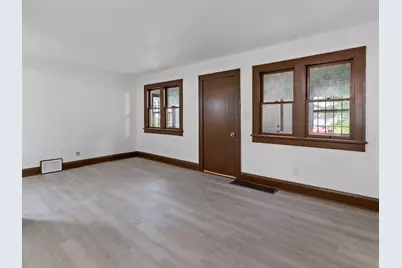 5751 N 38th St, Milwaukee, WI 53209 - Photo 8