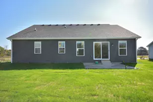 621 Standing Stone Dr, Waukesha, WI 53189 - Photo 2