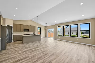 213  Cedar Ave, Delavan, WI 53115 - Photo 4