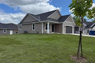 1136 Oxbow Ct, Pewaukee, WI 53072 - Photo 1