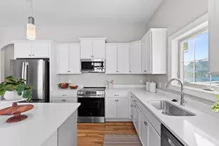 1620 Belmont Ln, Oconomowoc, WI 53066 - Photo 4