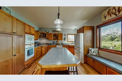 615  Fairway Cir, Jefferson, WI 53549 - Photo 6