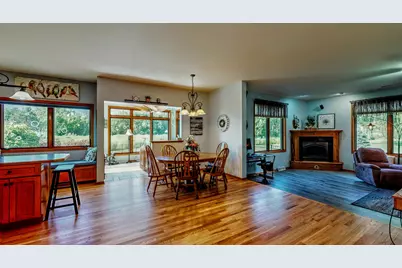 615  Fairway Cir, Jefferson, WI 53549 - Photo 10