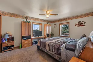 947 Broadmoore Dr, Hartford, WI 53027 - Photo 4