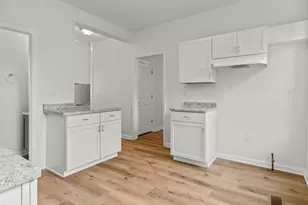 2941 N Dr William Finlayson St, Milwaukee, WI 53212 - Photo 16