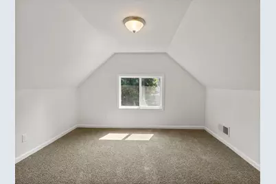 2941 N Dr William Finlayson St, Milwaukee, WI 53212 - Photo 8