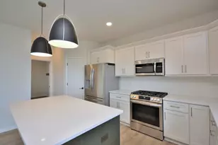 N53W19954 Kingair Dr, Menomonee Falls, WI 53051 - Photo 16