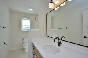 N53W19954 Kingair Dr, Menomonee Falls, WI 53051 - Photo 28