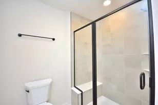 N53W19954 Kingair Dr, Menomonee Falls, WI 53051 - Photo 24