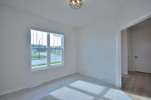 N53W19954 Kingair Dr, Menomonee Falls, WI 53051 - Photo 10