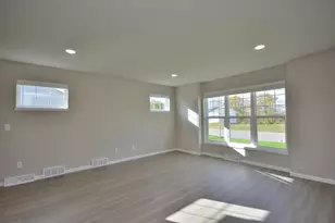 W199N5310 Ponderosa Ct, Menomonee Falls, WI 53051 - Photo 8