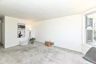 2525 S Shore Dr, Milwaukee, WI 53207 - Photo 20