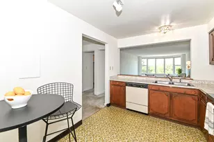 2525 S Shore Dr, Milwaukee, WI 53207 - Photo 14