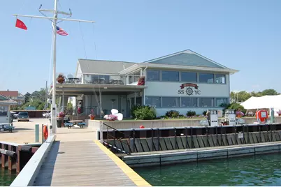 2525 S Shore Dr #6B, Milwaukee, WI 53207 - Photo 32