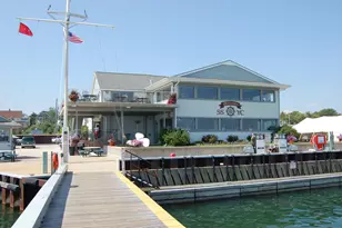 2525 S Shore Dr, Milwaukee, WI 53207 - Photo 32