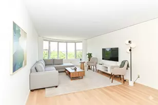 2525 S Shore Dr, Milwaukee, WI 53207 - Photo 6