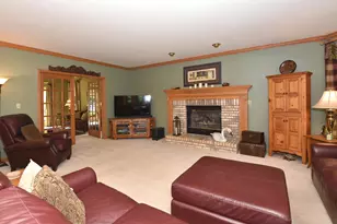 4562 W Martinton Ct, Franklin, WI 53132 - Photo 12