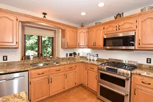 4562 W Martinton Ct, Franklin, WI 53132 - Photo 4