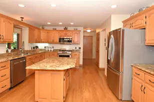 4562 W Martinton Ct, Franklin, WI 53132 - Photo 2