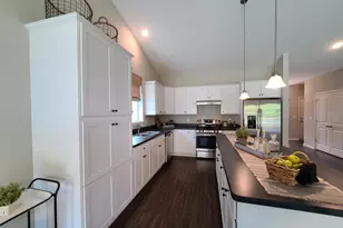 619 Cadence Cir, Lake Geneva, WI 53147 - Photo 4