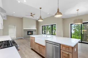 921 Platt Ave, Lake Geneva, WI 53147 - Photo 6