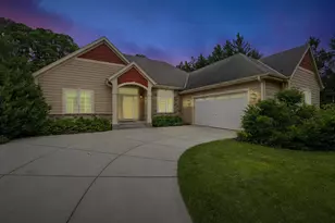 W238N7214 Michele Ln, Sussex, WI 53089 - Photo 2