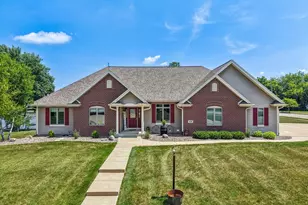 638 Windsor Terrace, Jefferson, WI 53549 - Photo 4