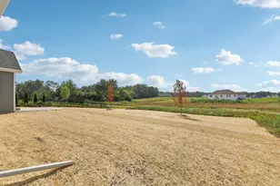 322 Kiddle Ln, Racine, WI 53182 - Photo 52