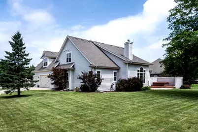9729 W Prairie Grass Way, Franklin, WI 53132 - Photo 4