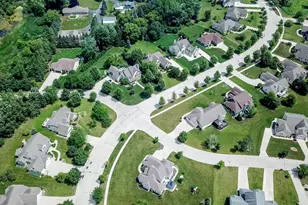 9729 W Prairie Grass Way, Franklin, WI 53132 - Photo 8