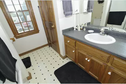 7825 W Puetz Rd, Franklin, WI 53132 - Photo 18