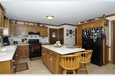 7825 W Puetz Rd, Franklin, WI 53132 - Photo 12